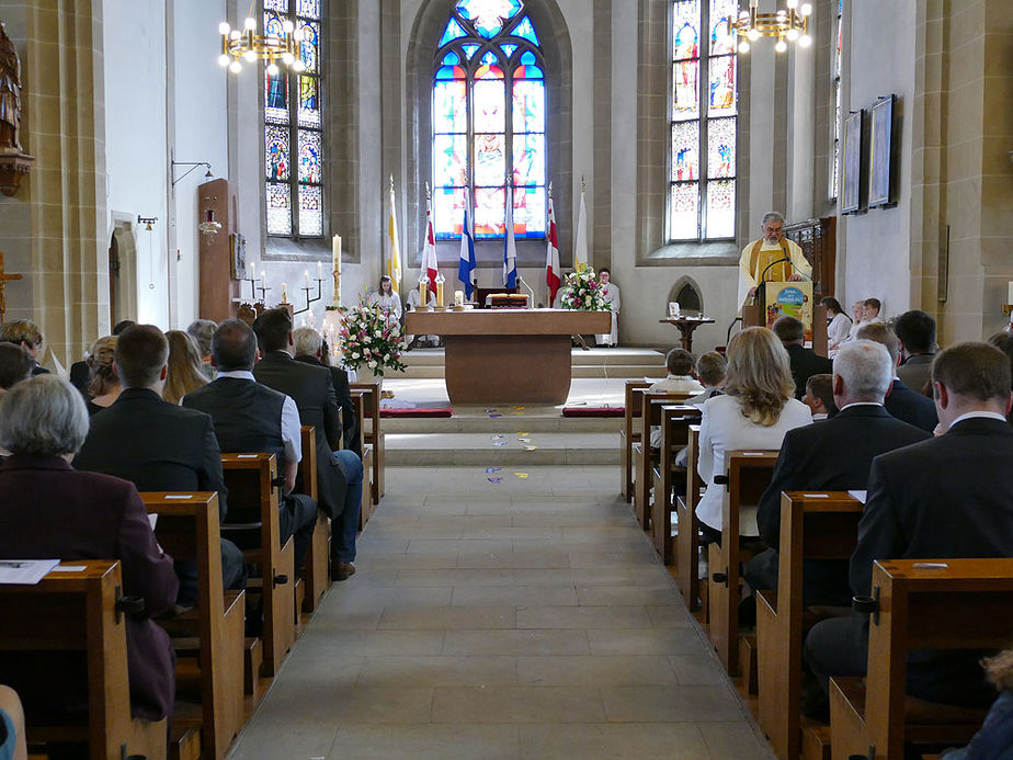 Feier der 1. Heiligen Kommunion in Sankt Crescentius (Foto: Karl-Franz Thiede)